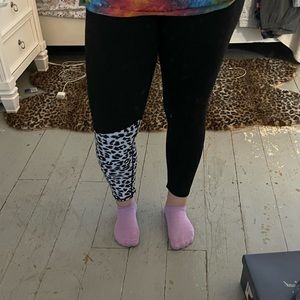 Black leggings with leopard leg